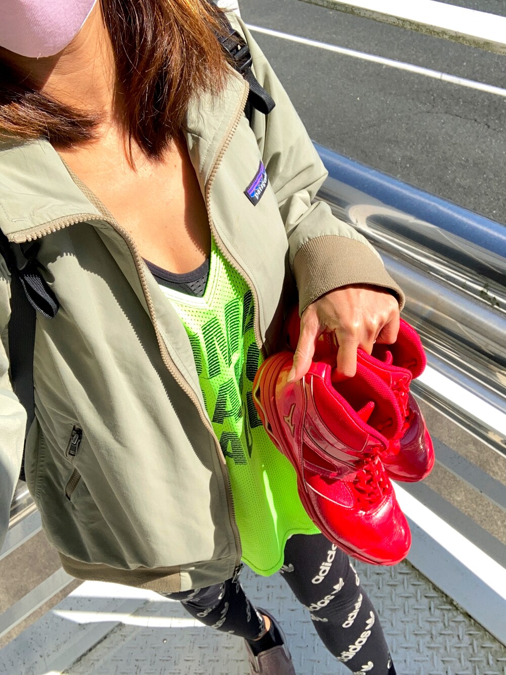 「ZUMBA、フィットネス、patagonia、adidas、MIZUNO」｜「MIZUNOのアイテム（シューズ、レッド系）」を使った、SAYU さん（レディース・156cm）の秋コーディネートの1枚目の写真