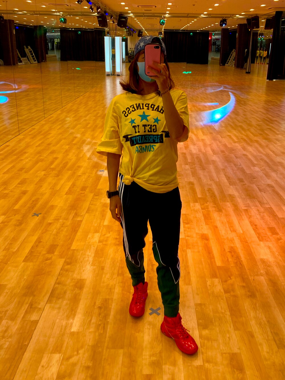 「ZUMBA、フィットネス」｜「ZUMBAのアイテム（Tシャツ/カットソー、イエロー系）」を使った、SAYU さん（レディース・156cm）の秋コーディネートの1枚目の写真