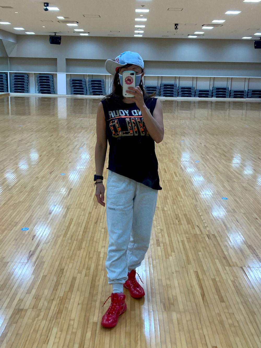 「ZUMBA、エアロビクス、フィットネス」｜「ZUMBAのアイテム（タンクトップ、ブラック系）」を使った、SAYU さん（レディース・156cm）の春コーディネートの1枚目の写真
