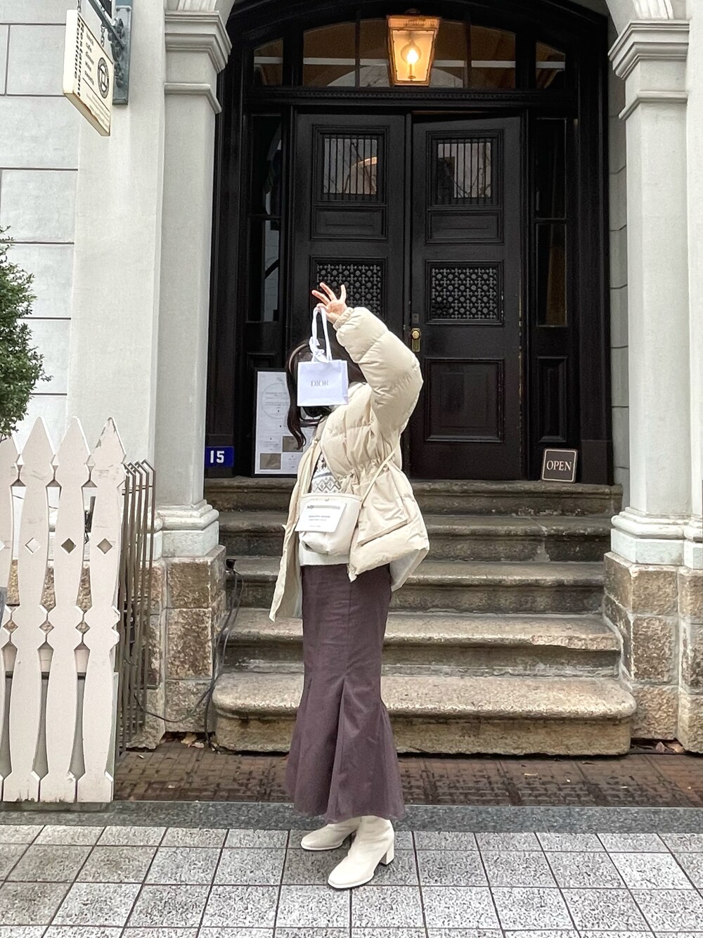「beautiful peopleのbeautiful people “LINING LOGO POCKET” ミニショルダーバック（ショルダーバッグ、ホワイト系）」を使った、naggyさん（レディース・162cm）の冬コーディネートの1枚目の写真