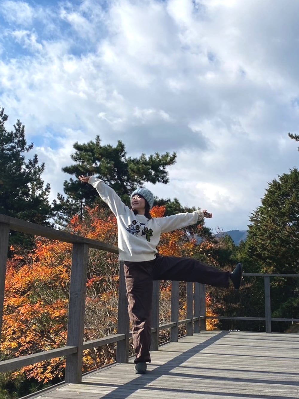 「秋コーデ、グランピング、HUF、UNIQLO、SUBU」｜「HUFのSONG INTARSIA SWEATER  /  HUF ハフ ジャカード セーター トップス（ニット/セーター、ホワイト系）」を使った、naggyさん（レディース・162cm）の春コーディネートの1枚目の写真