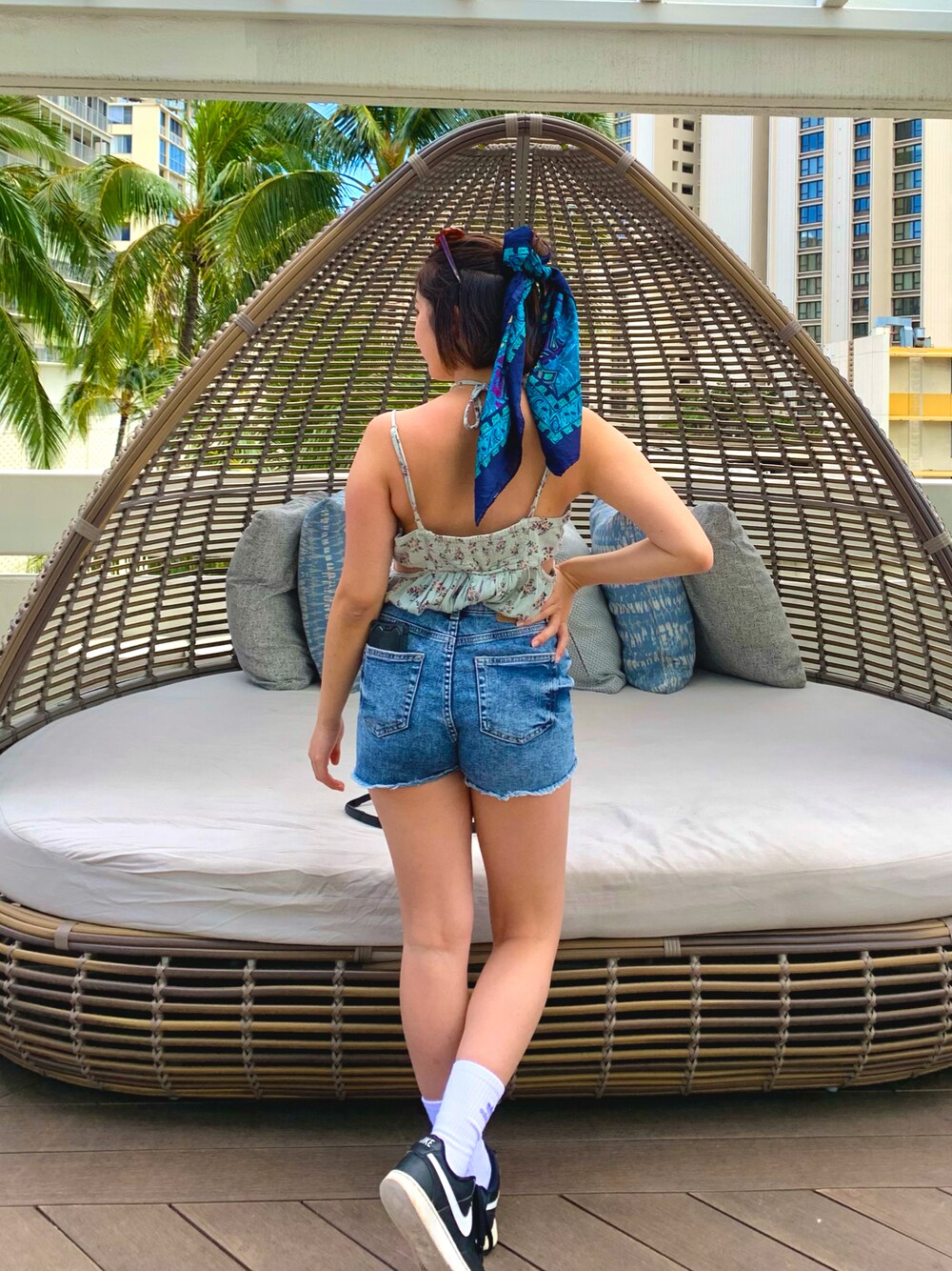 「VINTAGE、california、studyabroad、hawaii、westcoast、adidas、AmericanEagle、NIKE、ZARA、shein」｜「American Eagleのアイテム（キャミソール、グリーン系）」を使った、Denさん（レディース・153cm）の春コーディネートの1枚目の写真