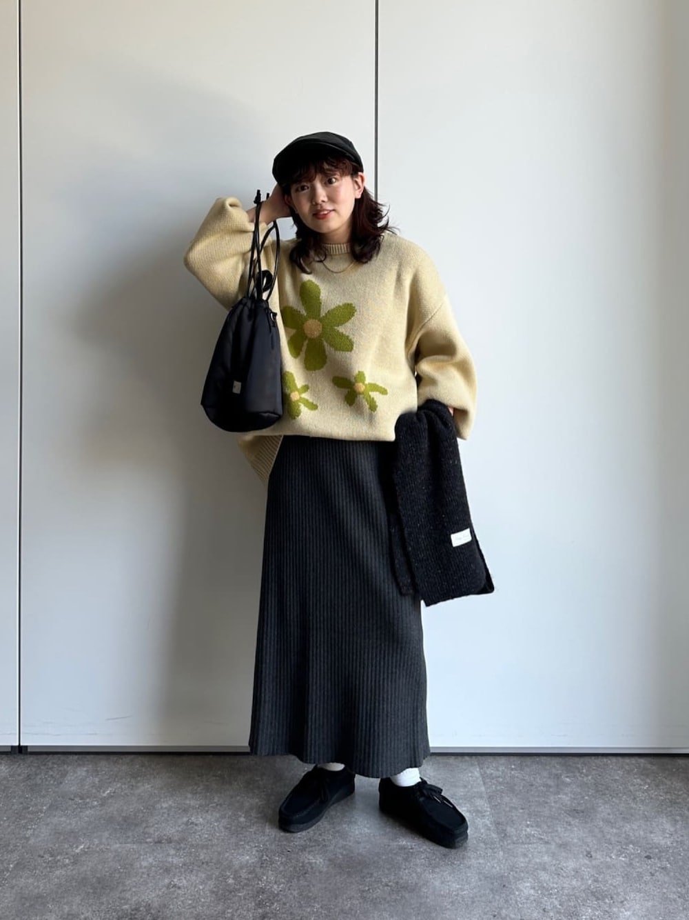 「リブスカート、スカート、スカートコーデ、スカートスタイル、ニットコーデ、ゆるニット、ゆるコーデ、マフラー、ハンチング、巾着バッグ、低身長、低身長コーデ、低身長女子」｜「CPCMのお花ジャガードBIGニット（ニット/セーター、グリーン系）」を使った、ぴぴゆかぴさん（レディース・152cm）の冬コーディネートの1枚目の写真