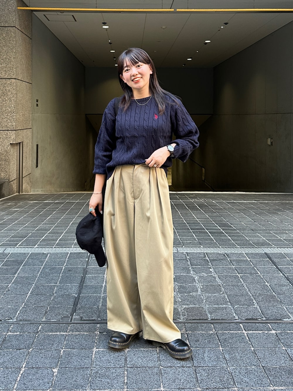 「秋っぽコーデ更新中、オトナカジュアル、シンプルスタイル、ベージュ、秋カラー、低身長コーデ、スラックス、ケーブルニット、ニット、ニットコーデ、カジュアル、カジュアルコーデ、秋コーデ、秋服準備はじめました」｜「U.S. POLO ASSN.のケーブルニット（ニット/セーター、ブルー系）」を使った、ぴぴゆかぴさん（レディース・152cm）の秋コーディネートの1枚目の写真