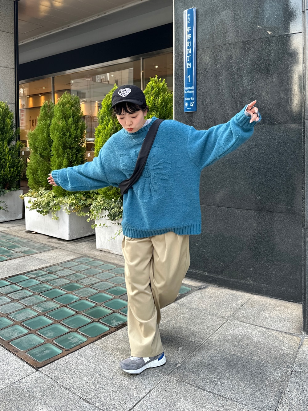 ぴぴゆかぴさんの「同色花柄ジャガードニット（CPCM）」を使ったコーディネートの1枚目の写真