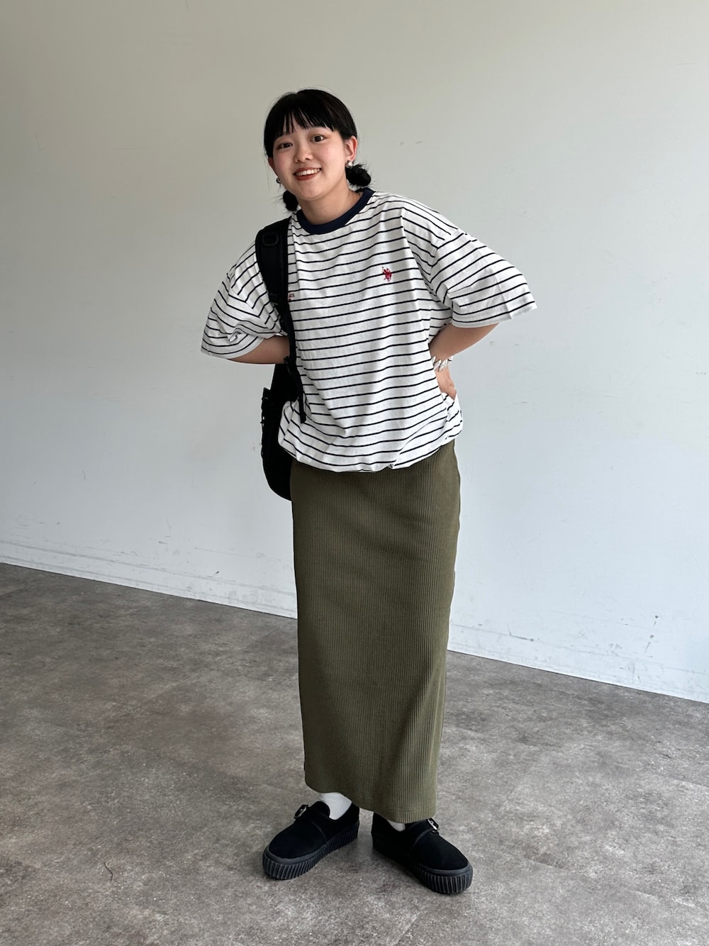 「夏コーデ、夏だ！Tシャツ着よう！、楽チンコーデ、リブスカート、ナロースカート、ボーダー、ボーダートップス、低身長、低身長コーデ、骨格ストレート、シンプル、シンプルコーデ、スニーカー、スニーカーコーデ」｜「U.S. POLO ASSN.のバルーンT（Tシャツ/カットソー、ホワイト系）」を使った、ぴぴゆかぴさん（レディース・152cm）の夏コーディネートの1枚目の写真