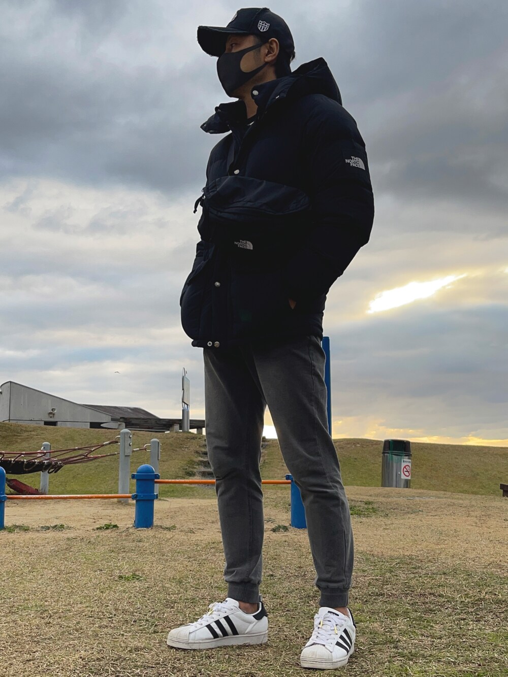 「秋冬コーデ」｜「YOSHINORI KOTAKE DESIGNのアイテム（キャップ、ブラック系）」を使った、ハルさん（メンズ・181cm）の秋コーディネートの1枚目の写真
