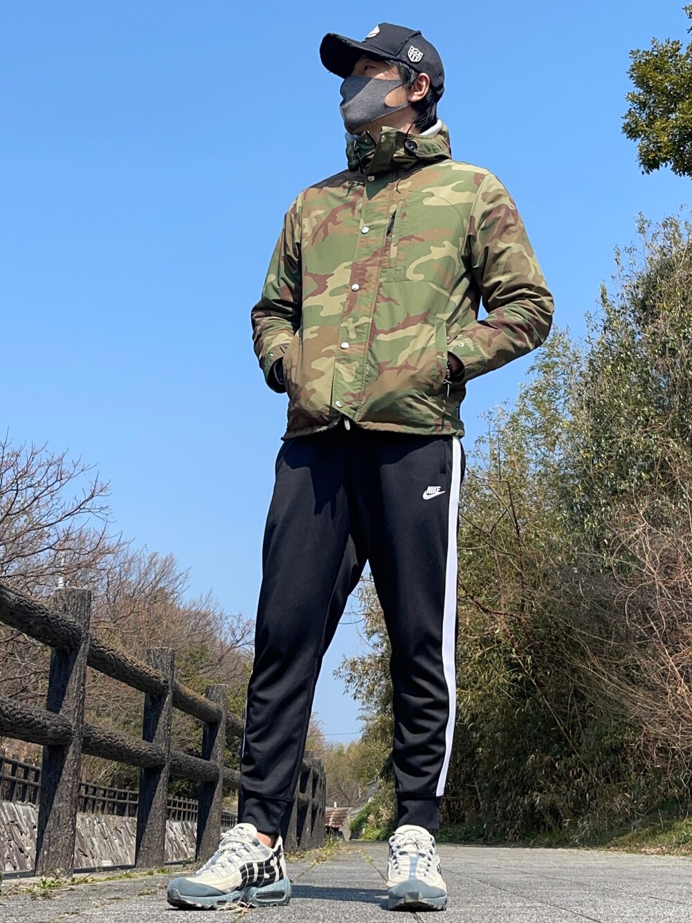 「春コーデ」｜「YOSHINORI KOTAKE DESIGNのアイテム（キャップ、ブラック系）」を使った、ハルさん（メンズ・181cm）の春コーディネートの1枚目の写真