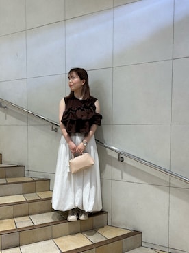 「SENSE OF PLACE by URBAN RESEARCH(センスオブプレイスバイアーバンリサーチ)の異素材ドッキングマルチウェイトップ(タンクトップ、ブラウン系)」を使った、まつみんさん(レディース・151cm)の夏コーディネート