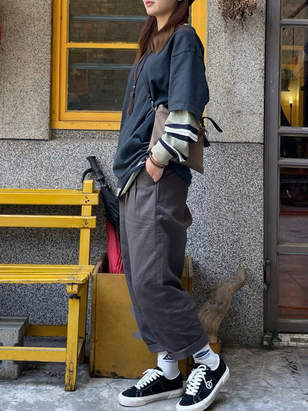 「VANS、UNIQLO、MUJI、casual、ootd、休閒、街頭穿搭」｜「UNIQLOのアイテム（Tシャツ/カットソー、ブルー系）」を使った、范.さん（レディース・165cm）の秋コーディネートの1枚目の写真