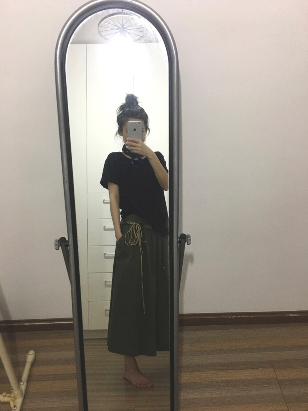 「ootd、休闲、复古、街头搭配、日系极简、女人味、基础款、通勤穿搭、韩系、STYLE、fashion、summer、black、dress、casual」｜「OTHER BRANDのアイテム（スカート、グリーン系）」を使った、Nikiyoさん（レディース・165cm）の夏コーディネートの1枚目の写真