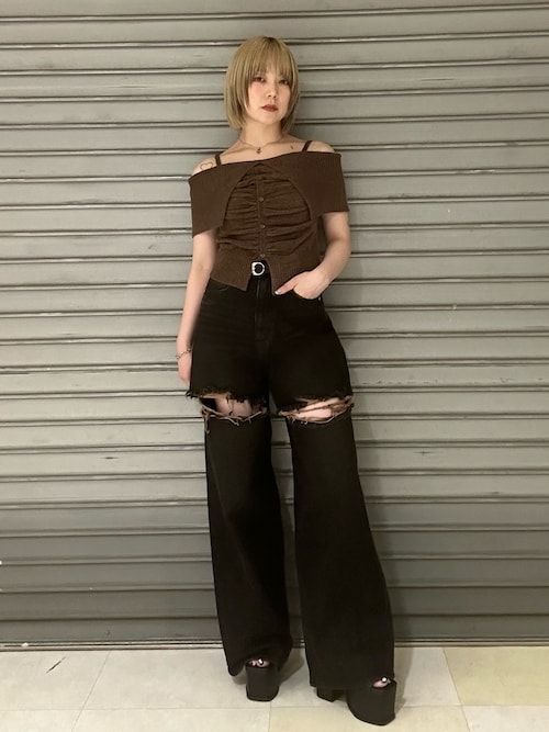 フロントボタンオフショルダーニット