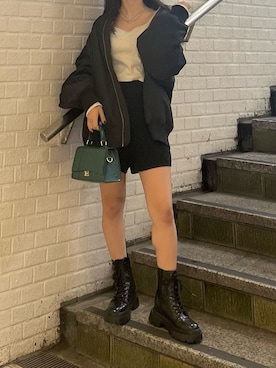 「EVRIS（エヴリス）のアイテム（MA-1）」を使った、鈴木華澄さん（レディース・153cm）の秋コーディネート