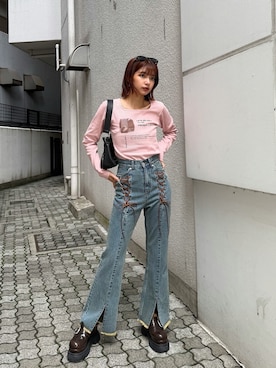 「MURUA（ムルーア）のアイテム（デニムパンツ）」を使った、宇田川優香さん（レディース・163cm）の秋コーディネート