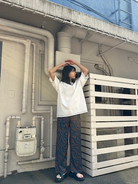 「MURUA（ムルーア）のアイテム（スラックス）」を使った、宇田川優香さん（レディース・163cm）の夏コーディネート