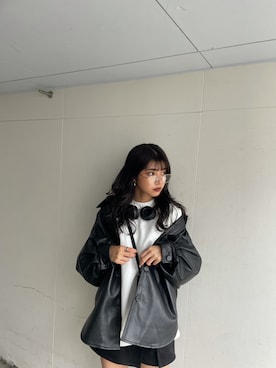 「MURUA（ムルーア）のアイテム（スウェット）」を使った、宇田川優香さん（レディース・163cm）の秋コーディネート