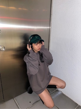 「MURUA（ムルーア）のアイテム（スウェット）」を使った、宇田川優香さん（レディース・163cm）の秋コーディネート