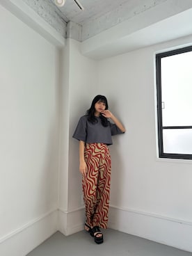 「MURUA（ムルーア）のアイテム（スラックス）」を使った、宇田川優香さん（レディース・163cm）の夏コーディネート