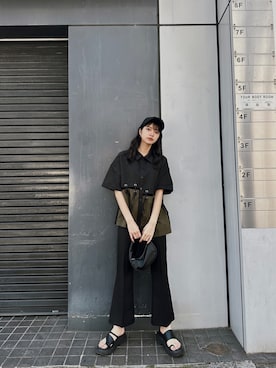 「MURUA（ムルーア）のアイテム（スラックス）」を使った、宇田川優香さん（レディース・163cm）の夏コーディネート