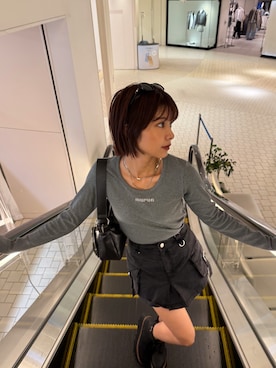 「MURUA（ムルーア）のアイテム（スカート）」を使った、宇田川優香さん（レディース・163cm）の秋コーディネート