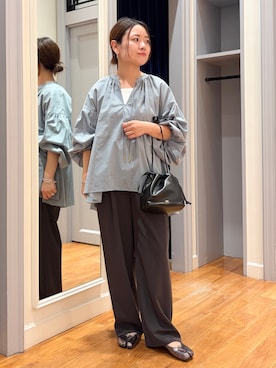 「NOLLEY’S（ノーリーズ）のキンチャクショルダー（ショルダーバッグ、ブラック系）」を使った、NAO TAKAHASHIさん（レディース・158cm）の秋コーディネート