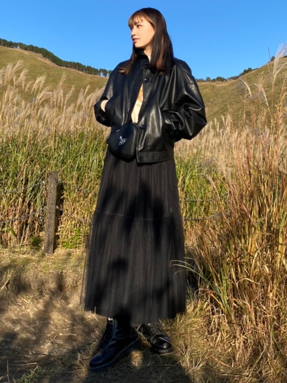 「休日コーデ、大人かわいい、高身長女子、いいね、save、フォローお願いします🤑、ブラックコーデ、モノトーン、Lily Brown、SLY、大人ガーリー、ロングスカート、レザージャケット、冬コーデ」｜「SLYのOVER SIZE VEGAN LEATHER ジャケット/オーバーサイズヴィーガンレザー（ライダースジャケット、ブラック系）」を使った、ぬんさん（レディース・169cm）の冬コーディネートの1枚目の写真