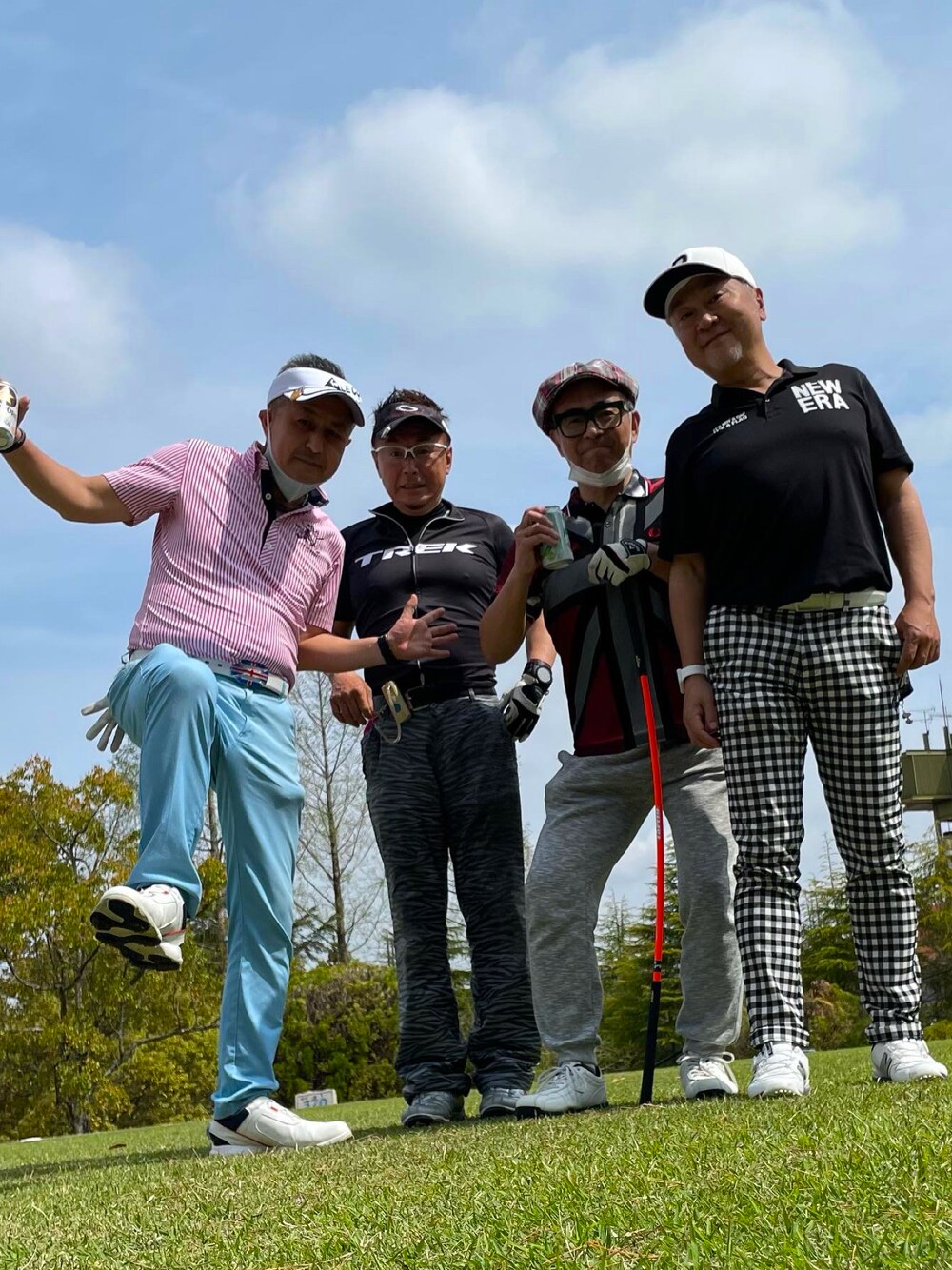 「KISS ON THE GREENのアイテム（パンツ、その他）」を使った、hideuedaさん（メンズ・172cm）の春コーディネートの1枚目の写真