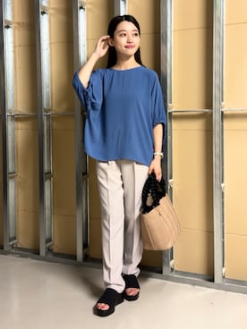 「THE SHOP TK （ザ ショップ ティーケー ）の【ひんやり/防しわ/UV/吸水速乾】袖ドロストドルマントップス（シャツ/ブラウス、ブルー系）」を使った、saho(低身長コーデ)さん（レディース・150cm）の夏コーディネート