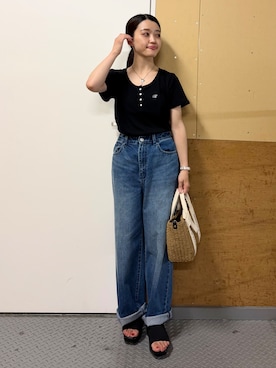 「THE SHOP TK （ザ ショップ ティーケー ）のヘンリーネック ワンポイント刺繍トップス（Tシャツ/カットソー、ブラック系）」を使った、saho(低身長コーデ)さん（レディース・150cm）の夏コーディネート