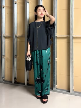 「THE SHOP TK （ザ ショップ ティーケー ）の【ひんやり/防しわ/UV/吸水速乾】袖ドロストドルマントップス（シャツ/ブラウス、ブラック系）」を使った、saho(低身長コーデ)さん（レディース・150cm）の夏コーディネート