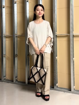 「THE SHOP TK （ザ ショップ ティーケー ）の【ひんやり/防しわ/UV/吸水速乾】袖ドロストドルマントップス（シャツ/ブラウス、ベージュ系）」を使った、saho(低身長コーデ)さん（レディース・150cm）の夏コーディネート