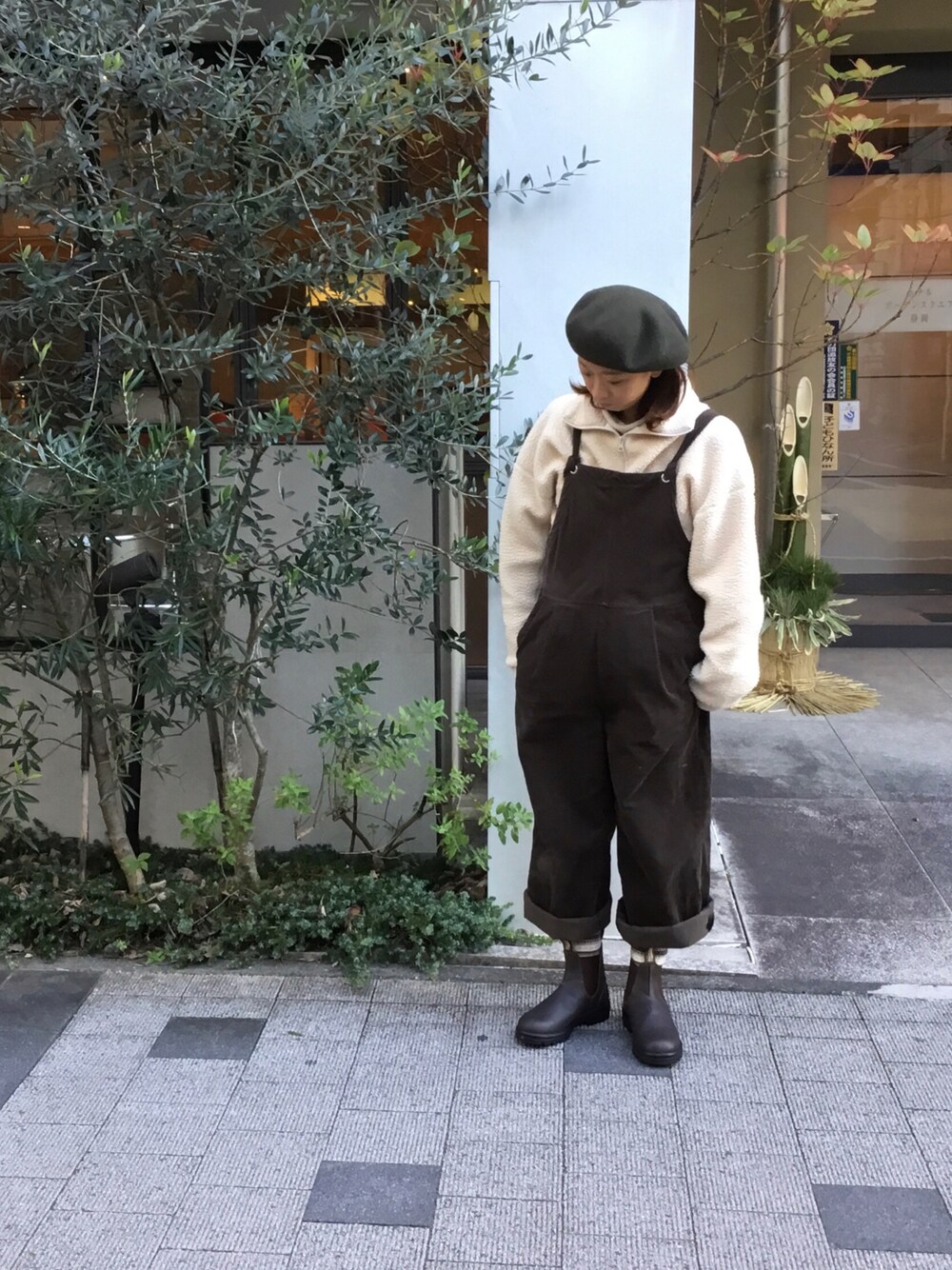 「thenaturalshoestore、ナチュラルシューストア、blundstone、ブランドストーン、オトナカジュアル、秋冬コーデ、カジュアル、低身長」｜「BlundstoneのBlundstone / “CLASSICS”  サイドゴアブーツ（ブーツ、ブラック系）」を使った、Natural Shoe Store静岡店さん（レディース・148cm）の冬コーディネートの1枚目の写真