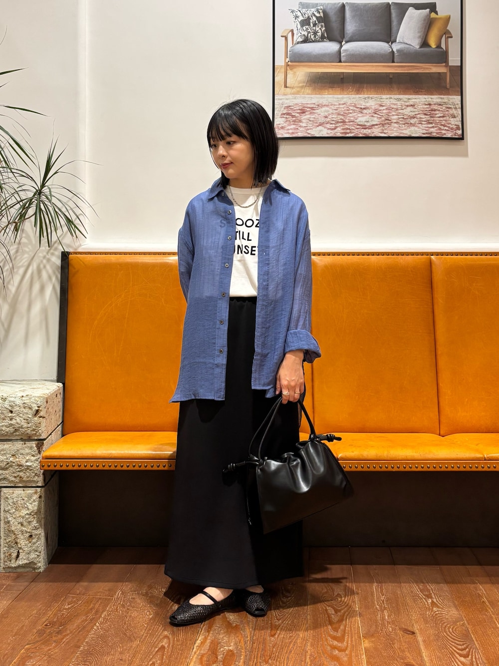 その他のTシャツ/カットソー、ブルー系のシャツ/ブラウス、ブラック系のスカートを着用したレディースの夏コーディネートの1枚目の写真
