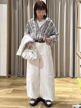 「アイテム（アクセサリー）」を使った、シュナさん（レディース・160cm）の春コーディネート