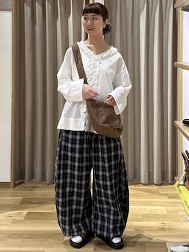 「studio CLIP（スタディオクリップ）のコットンフリルワイドスリーブブラウス（シャツ/ブラウス、ホワイト系）」を使った、シュナさん（レディース・160cm）の春コーディネート