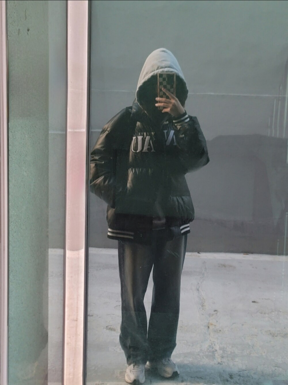 「HIPHOP、vintage、black、gray」｜「Mmlgのアイテム（パーカー、グレー系）」を使った、RE'aNさん（レディース・157cm）の秋コーディネートの1枚目の写真