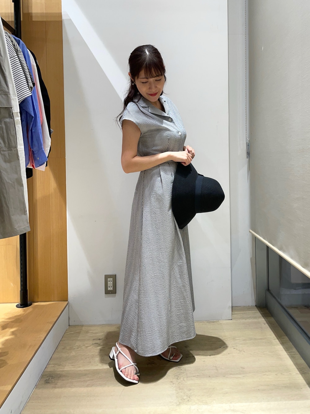 「Te chichiのメタルパーツラインサンダル（サンダル、ホワイト系）」を使った、ninaさん（レディース・157cm）の夏コーディネートの1枚目の写真