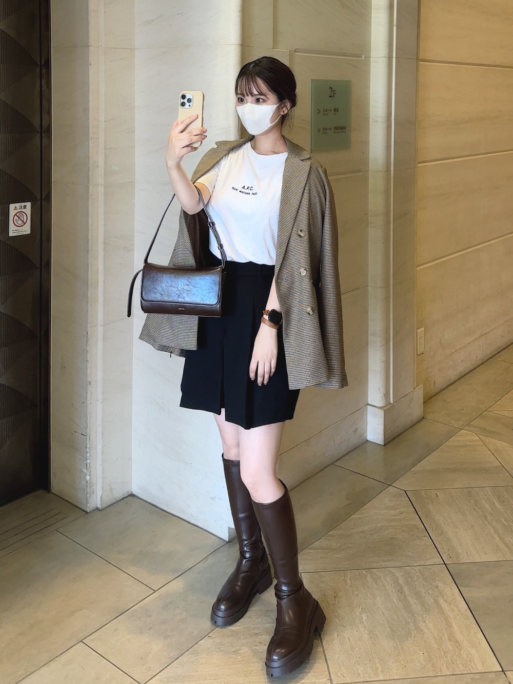 「アツいコーデ全部見せ、お出かけコーデ、秋服準備はじめました、今日のコーデ、お洒落さんとつながりたい、秋服、ロングブーツ、ショートパンツ、ジャケット、ジャケットスタイル、秋先取りコーデ、きれいめカジュアル、秋カラー、Tシャツ、秋服コーデ」｜「GUのアイテム（パンツ、ブラック系）」を使った、fu yuさん（レディース・160cm）の夏コーディネートの1枚目の写真