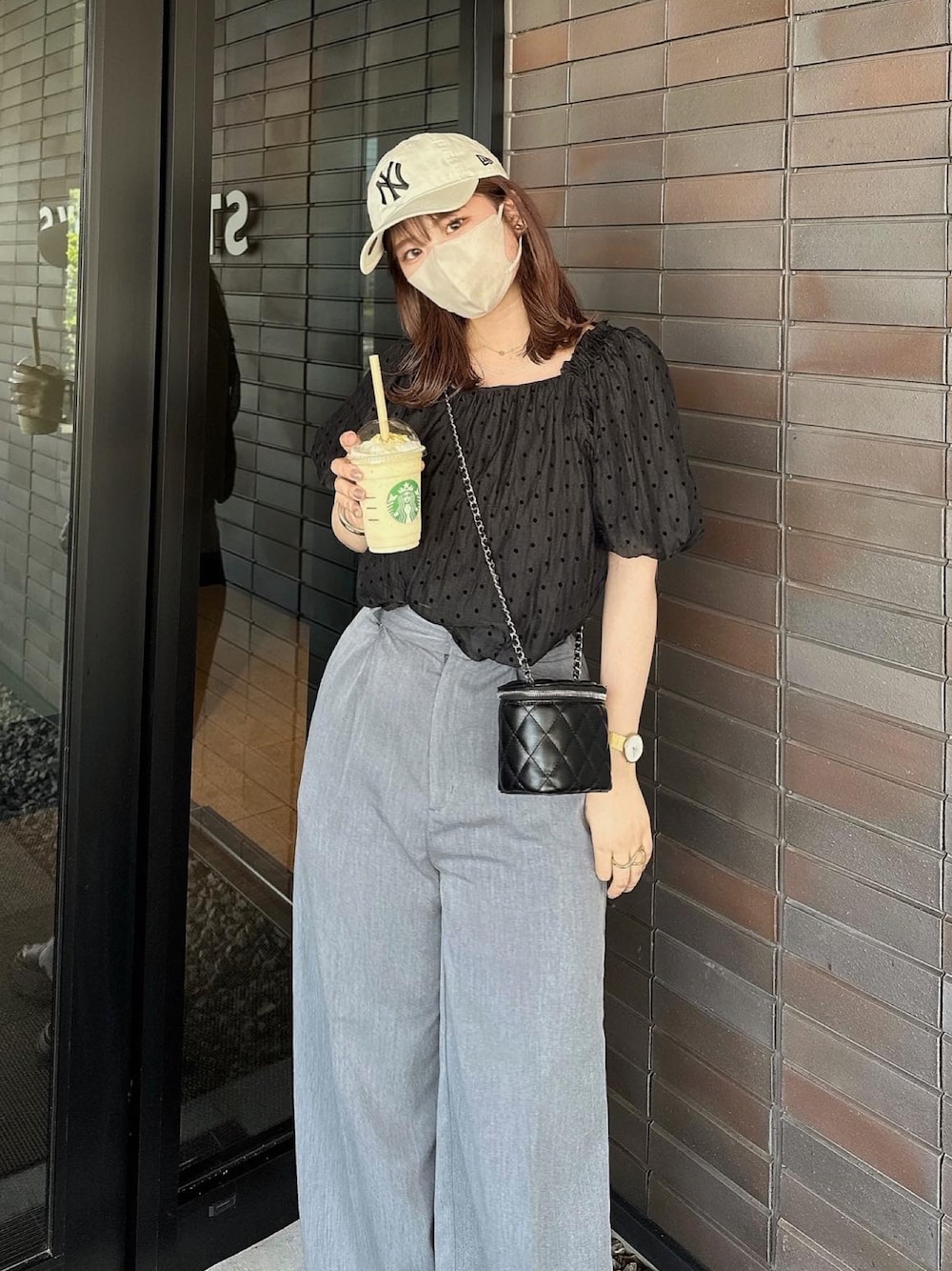 「このスタイルがお気に入り、休日コーデ、カジュアルコーデ、綺麗めカジュアル、着回しコーデ、GRL、グレイル、プチプラコーデ、プチプラ、ブラック、パンツスタイル、タックワイドパンツ、おでかけコーデ、パンツコーデ、今日のコーデ」｜「GRLのアイテム（シャツ/ブラウス、ブラック系）」を使った、fu yuさん（レディース・160cm）の夏コーディネートの1枚目の写真