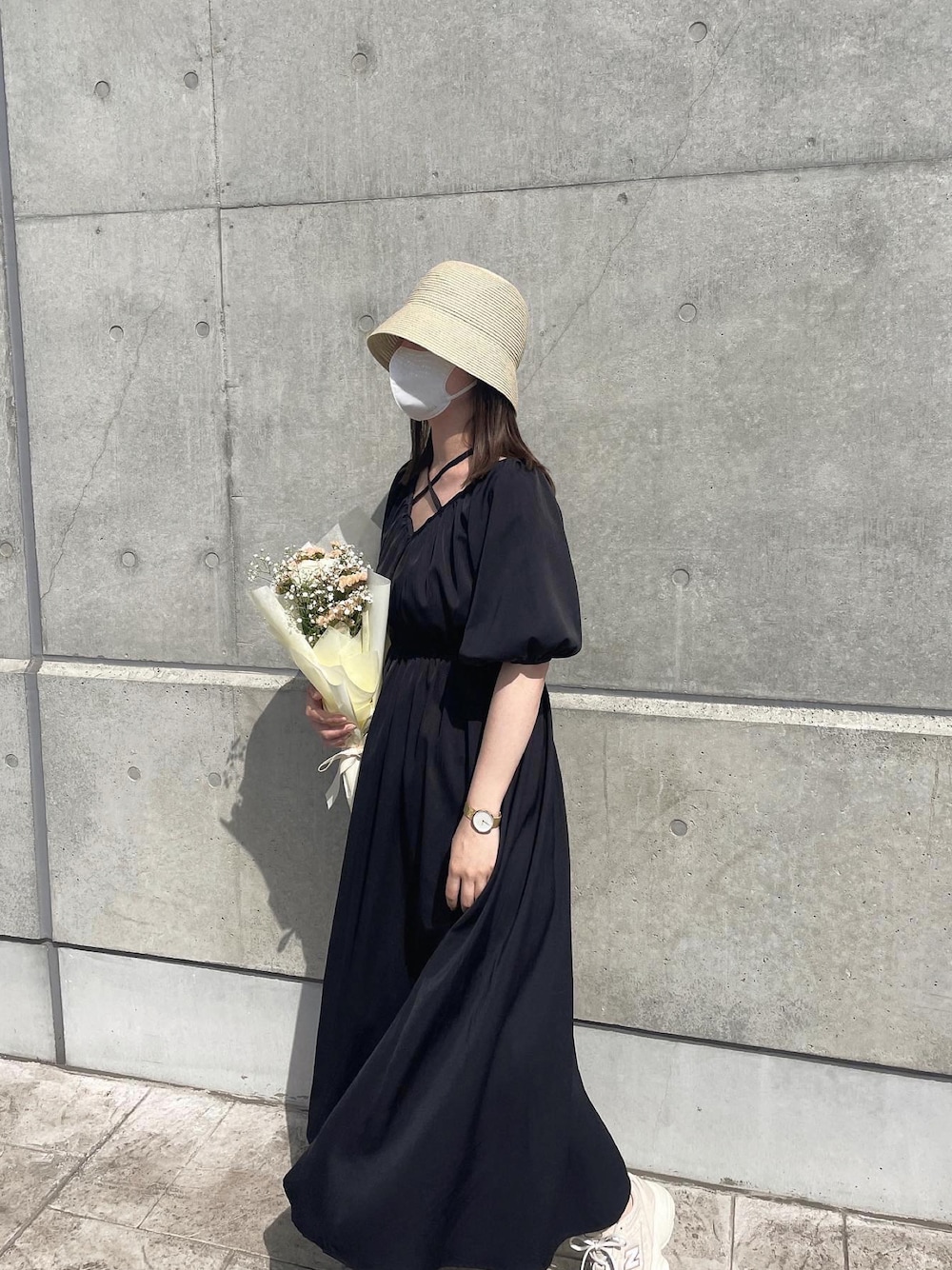 「おでかけコーデ、大人女子、きれいめカジュアル、ワンピース、シンプルスタイル、プチプラコーデ、ワントーンコーデ、おしゃれさんと繋がりたい、淡色コーデ、ブラックコーデ、スニーカーコーデ、ラクチンコーデ、着回しコーデ」｜「GRLのアイテム（ハット、ベージュ系）」を使った、fu yuさん（レディース・160cm）の春コーディネートの1枚目の写真
