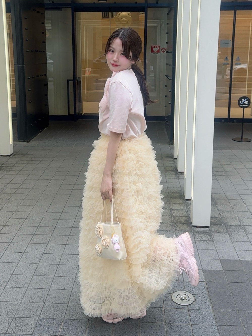 「レイヤードスタイル、大人かわいい、楽チンコーデ、夏コーデ、ガーリー、ガーリーコーデ、ZARA、ザラ、チュール、チュールスカート、スニーカー、骨格ストレート、骨格ウェーブ、いいね、save、フォローお願いします🤑、ピンクシャツ」｜「ZARAのアイテム（Tシャツ/カットソー、ピンク系）」を使った、fu yuさん（レディース・160cm）の夏コーディネートの1枚目の写真
