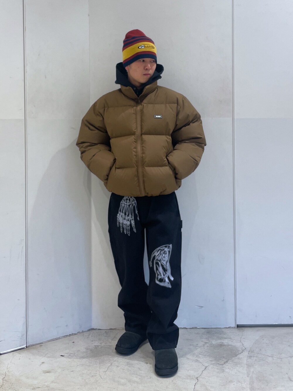 「XLARGE、XLARGE®、xlarge＿snap、ootd、outfit、ダウンジャケット」｜「XLARGEのLINED SINGLE BEANIE（ニットキャップ/ビーニー、レッド系）」を使った、Xlarge_Willyさん（メンズ・165cm）の秋コーディネートの1枚目の写真