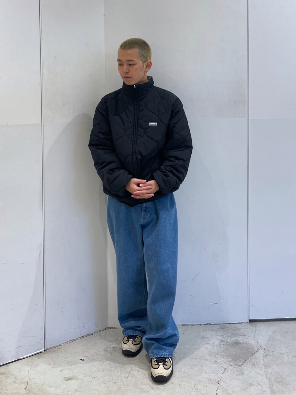 「カジュアルコーデ、秋コーデ、おしゃれさんと繋がりたい、メンズコーデ、ootd、ストリート、秋のコーデ、着回しコーデ、デニム、NIKE、メンズライク、XLARGE、xlarge、XLARGE原宿、xlargejp」｜「XLARGEのREVERSIBLE QUILTED JACKET（ブルゾン、ブラック系）」を使った、Xlarge_Willyさん（メンズ・165cm）の秋コーディネートの1枚目の写真