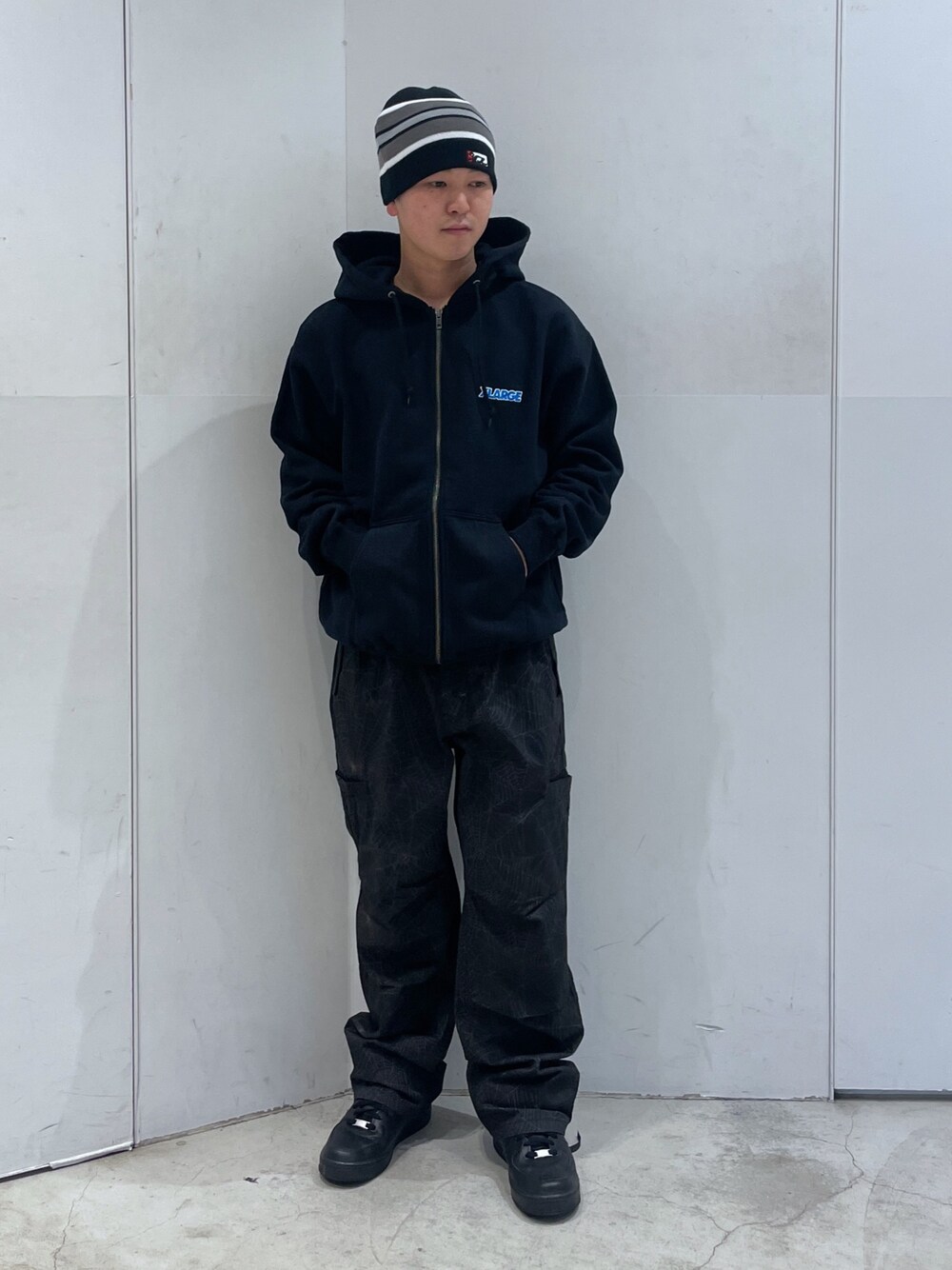 「XLARGEのSCRATCH LOGO STRIPED SINGLE BEANIE（ニットキャップ/ビーニー、ブラック系）」を使った、Xlarge_Willyさん（メンズ・165cm）の冬コーディネートの1枚目の写真