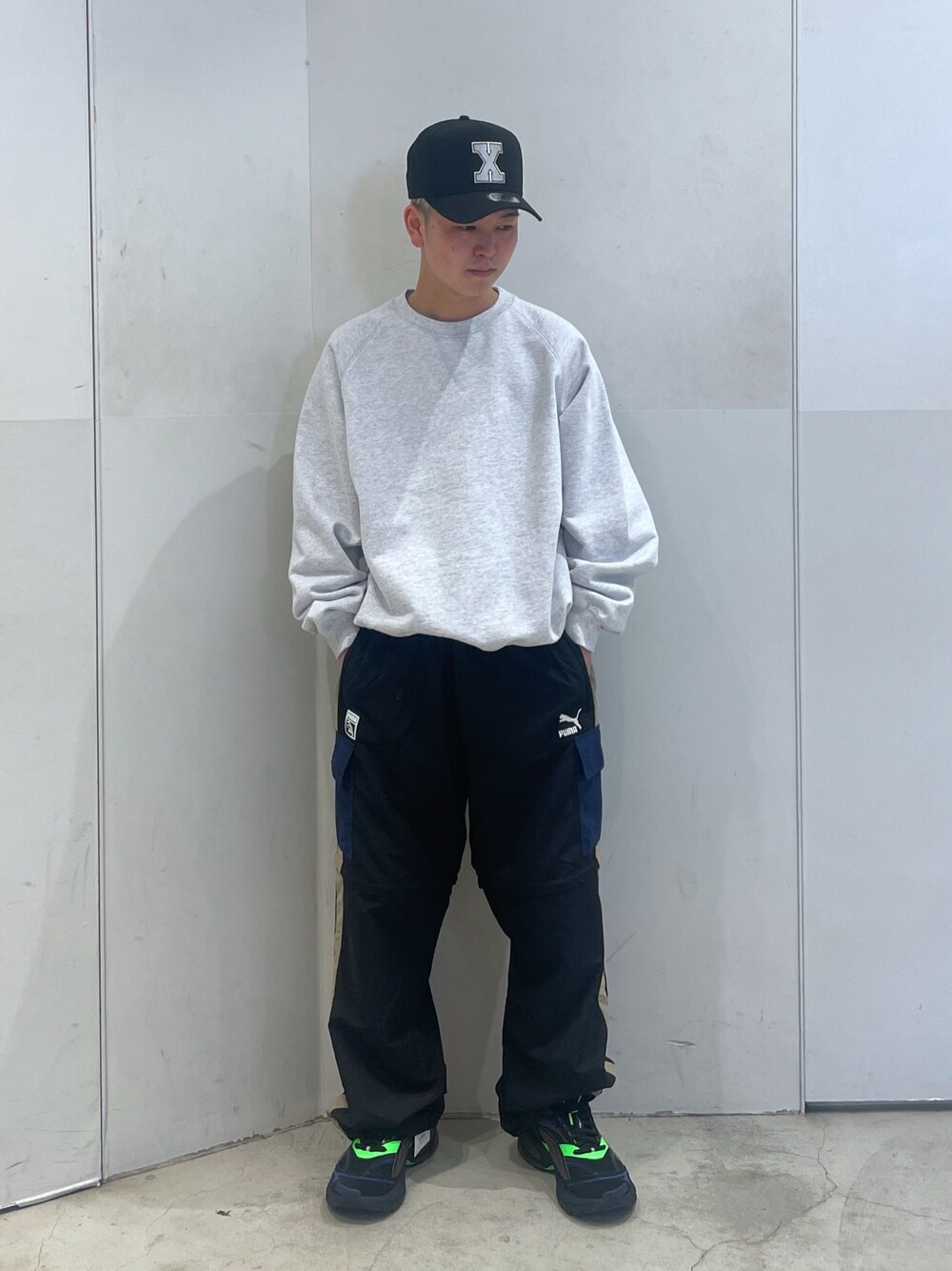 「XLARGEのMILITARY RAGLAN CREWNECK SWEATSHIRT（スウェット、グレー系）」を使った、Xlarge_Willyさん（メンズ・165cm）の冬コーディネートの1枚目の写真