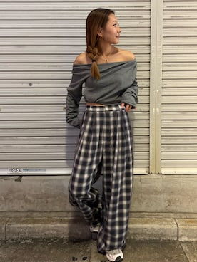 「Ungrid（アングリッド）のタックデザインオフショルロングスリーブTee（Tシャツ/カットソー）」を使った、藤原麻帆さん（レディース・157cm）の秋コーディネート