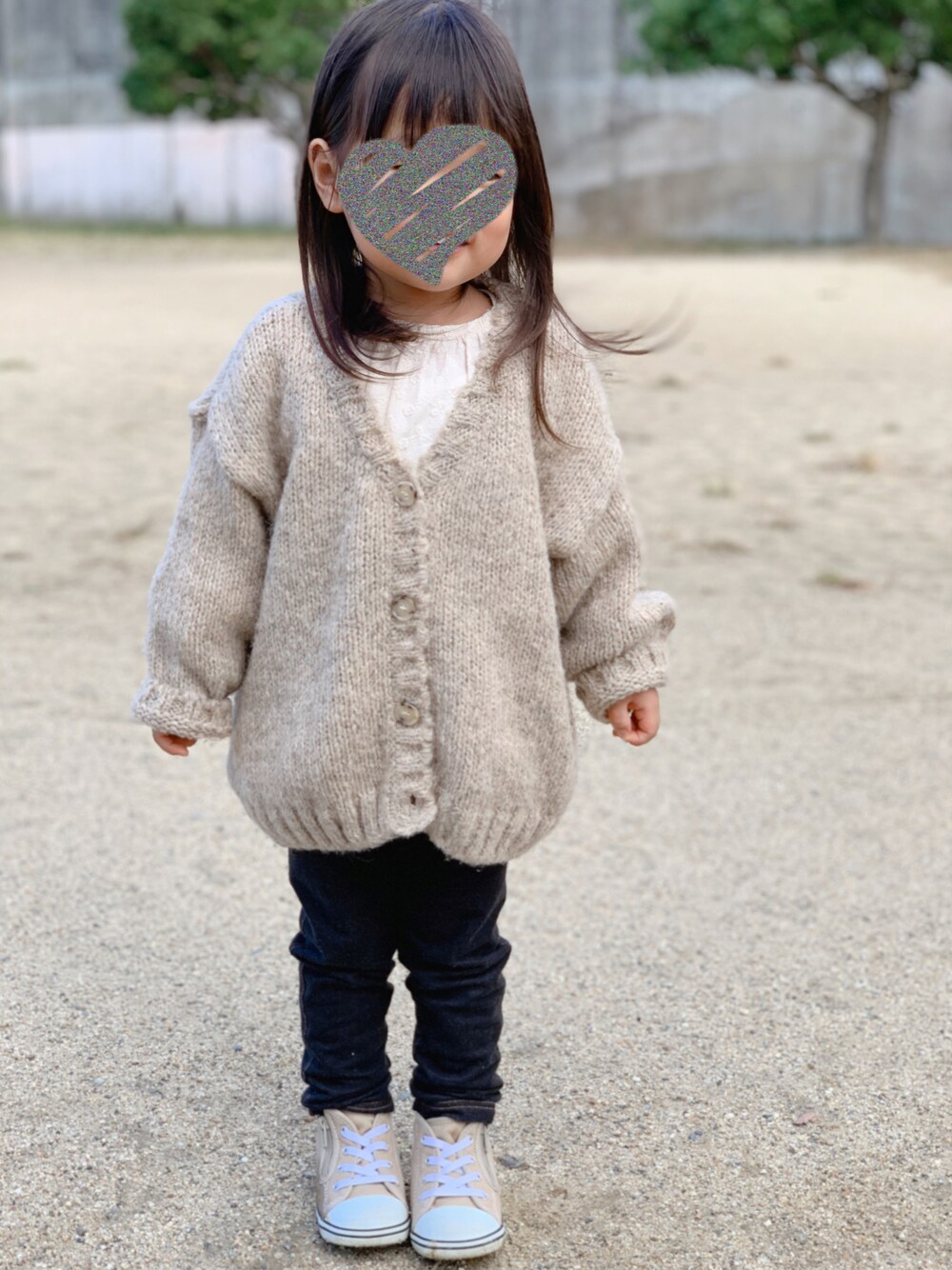「3歳、女の子、キッズコーデ、韓国子供服、プチプラ」｜「韓国子供服のアイテム（ニット/セーター、ベージュ系）」を使った、tsumuさん（キッズ・90cm）の秋コーディネートの1枚目の写真