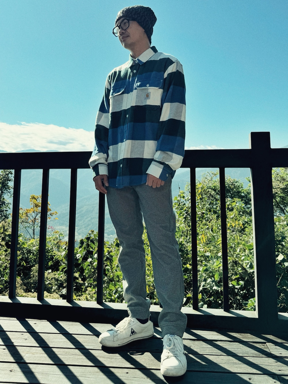 「Camp look」｜「Carharttのアイテム（シャツ/ブラウス、ブルー系）」を使った、wsyenaさん（メンズ・174cm）の冬コーディネートの1枚目の写真