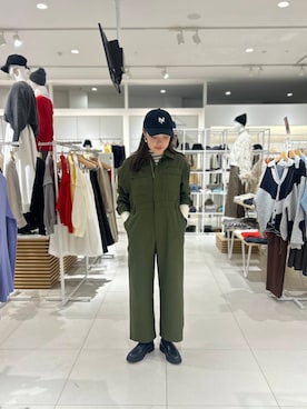 「アイテム（オールインワン・サロペット、グリーン系）」を使った、ユナさん（レディース・160cm）の秋コーディネート