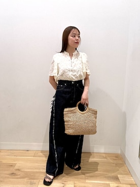 「KBF（ケイビーエフ）の『3サイズ展開』カットオフワイドデニム（デニムパンツ、ブルー系）」を使った、ユナさん（レディース・160cm）の夏コーディネート